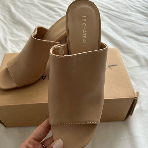 NWT Adorable Beige Sandals - Picture 4 of 5
